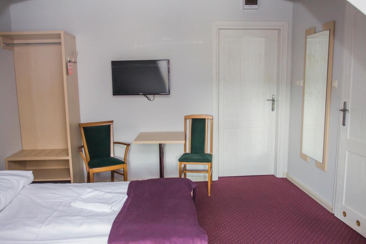 Dworek Jablonna Jablonna Majatek Esterno foto